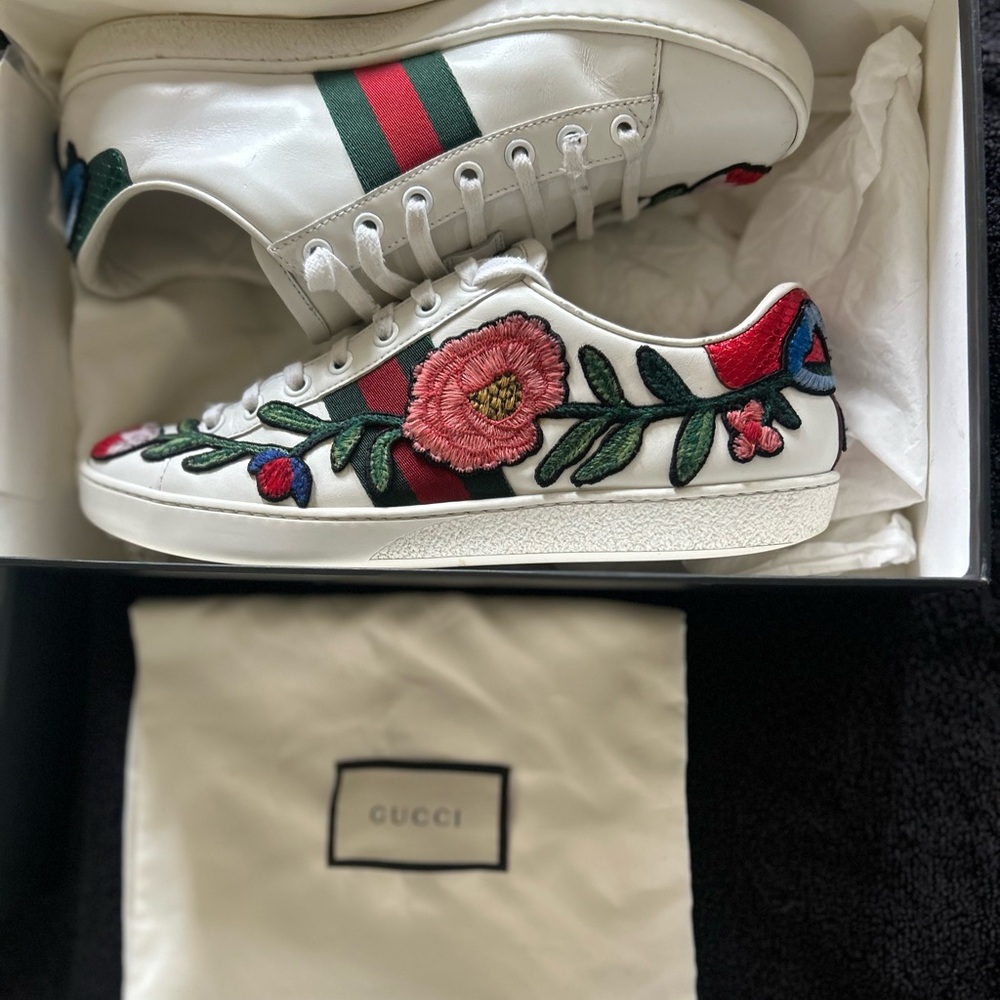 100% Authentic Gucci Women's White Floral Sneakers